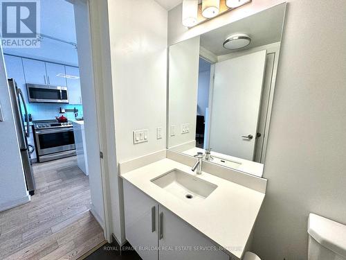 3310 - 2212 Lake Shore Boulevard W, Toronto, ON - Indoor Photo Showing Bathroom