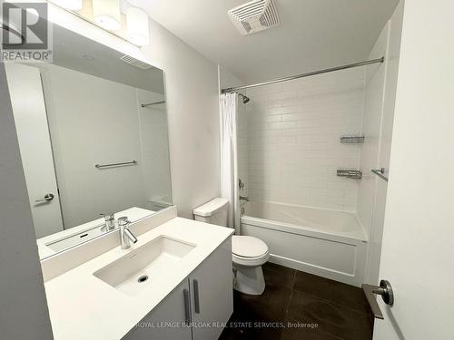 3310 - 2212 Lake Shore Boulevard W, Toronto, ON - Indoor Photo Showing Bathroom