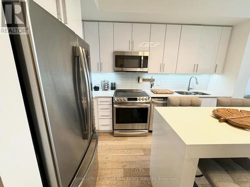 3310 - 2212 Lake Shore Boulevard W, Toronto, ON - Indoor Photo Showing Kitchen With Double Sink With Upgraded Kitchen