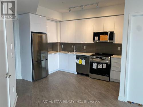 811 - 225 Malta Avenue, Brampton, ON - Indoor Photo Showing Kitchen