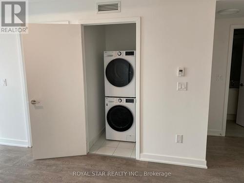 811 - 225 Malta Avenue, Brampton, ON - Indoor Photo Showing Laundry Room