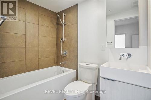 1910 - 370 Martha Street, Burlington, ON - Indoor Photo Showing Bathroom