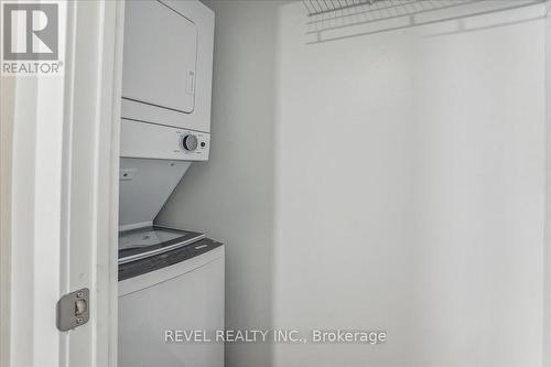 1910 - 370 Martha Street, Burlington, ON -  Photo Showing Laundry Room