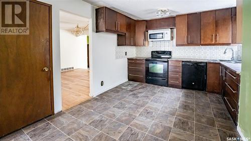 95 Massey Road, Regina, SK - Indoor Photo Showing Kitchen