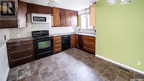 95 Massey Road, Regina, SK - Indoor Photo Showing Kitchen