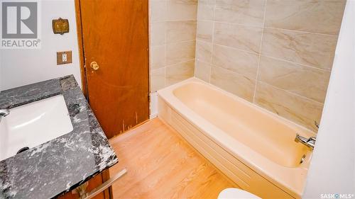 95 Massey Road, Regina, SK - Indoor Photo Showing Bathroom