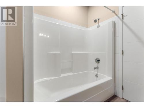 388 Eckhardt Avenue Unit# 104, Penticton, BC - Indoor Photo Showing Bathroom