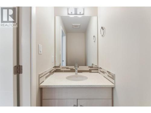 388 Eckhardt Avenue Unit# 104, Penticton, BC - Indoor Photo Showing Bathroom