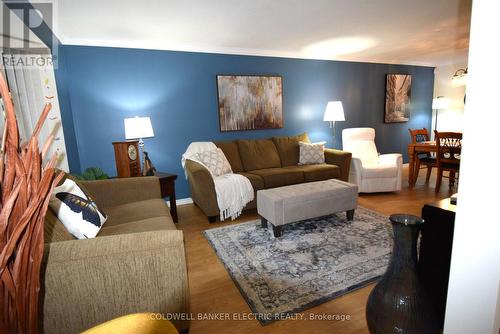 6 - 625 Whitaker Street, Peterborough (Ashburnham), ON - Indoor Photo Showing Living Room