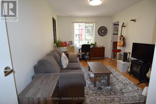 6 - 625 Whitaker Street, Peterborough (Ashburnham), ON - Indoor Photo Showing Living Room