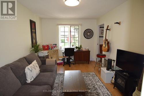 6 - 625 Whitaker Street, Peterborough (Ashburnham), ON - Indoor Photo Showing Living Room