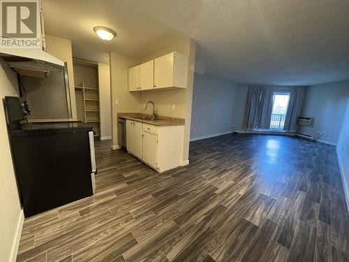 207 282 N Broadway Avenue, Williams Lake, BC - Indoor Photo Showing Kitchen