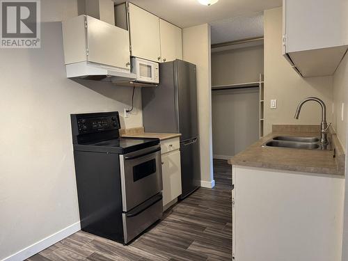 207 282 N Broadway Avenue, Williams Lake, BC - Indoor Photo Showing Kitchen With Double Sink