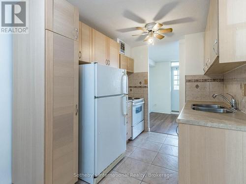 1110 - 3120 Kirwin Avenue, Mississauga (Cooksville), ON - Indoor Photo Showing Kitchen With Double Sink