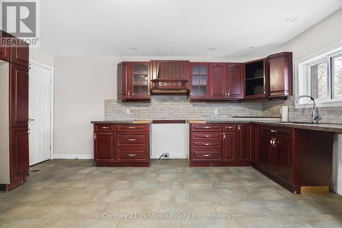 668 Garafraxa Street S, West Grey (Durham), ON - Indoor Photo Showing Kitchen