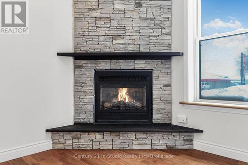 668 Garafraxa Street S, West Grey (Durham), ON - Indoor Photo Showing Living Room With Fireplace