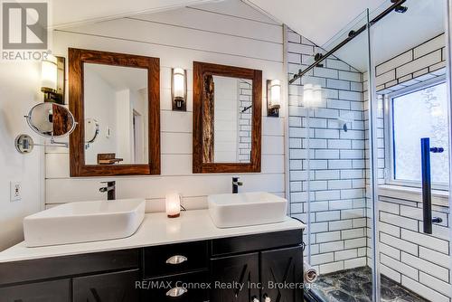 20 Havelock Street, Guelph (St. George'S), ON - Indoor Photo Showing Bathroom