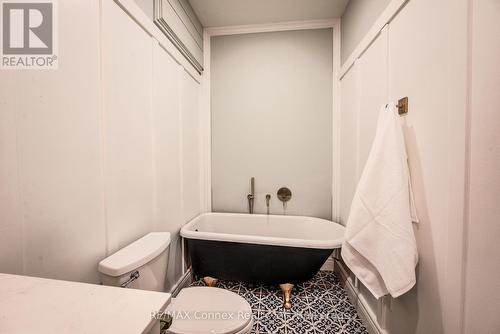 20 Havelock Street, Guelph (St. George'S), ON - Indoor Photo Showing Bathroom