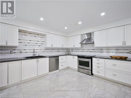 37 Sir Jacobs Crescent, Brampton, ON - Indoor Photo Showing Kitchen