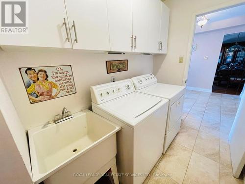 4504 Gullfoot Circle, Mississauga, ON - Indoor Photo Showing Laundry Room