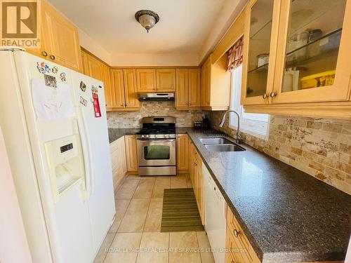 4504 Gullfoot Circle, Mississauga, ON - Indoor Photo Showing Kitchen With Double Sink