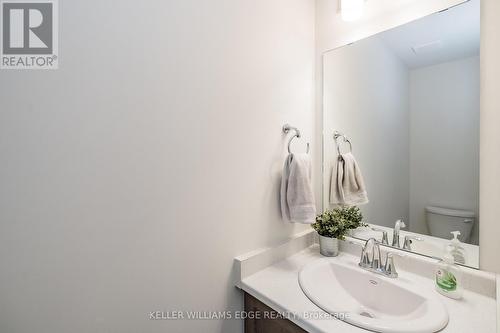 34 Marr Lane, Hamilton, ON - Indoor Photo Showing Bathroom