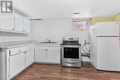 21 Chalmers Street, St. Catharines, ON - Indoor Photo Showing Kitchen With Double Sink