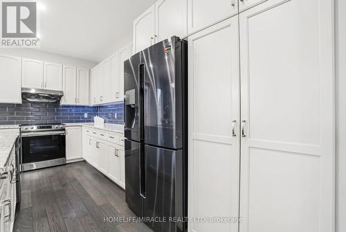 2394 Leeds Crossing Close, London, ON - Indoor Photo Showing Kitchen