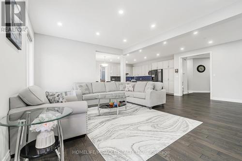 2394 Leeds Crossing Close, London, ON - Indoor Photo Showing Living Room