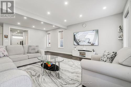 2394 Leeds Crossing Close, London, ON - Indoor Photo Showing Living Room