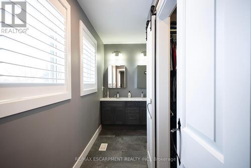 166 King Street, Brant, ON - Indoor Photo Showing Bathroom