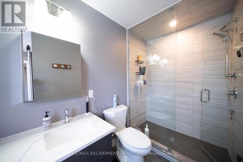 166 King Street, Brant, ON - Indoor Photo Showing Bathroom