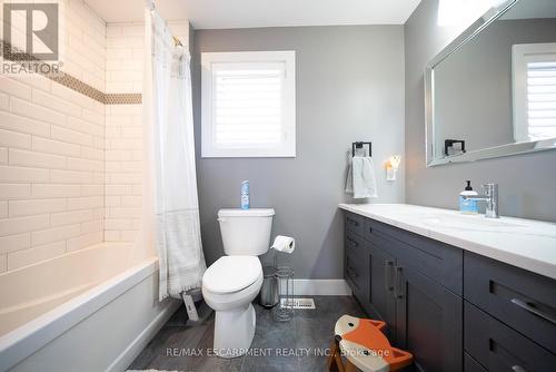 166 King Street, Brant, ON - Indoor Photo Showing Bathroom