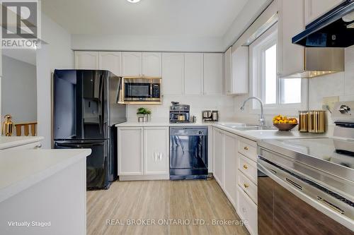 140 Poplar Drive, Cambridge, ON - Indoor Photo Showing Kitchen With Double Sink