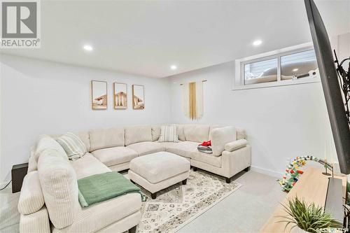 526 Brighton Gate, Saskatoon, SK - Indoor Photo Showing Living Room