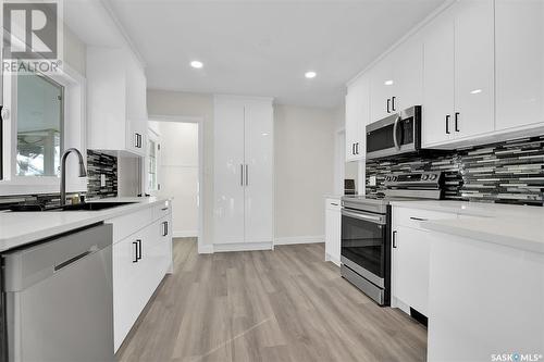 2811 Assiniboine Avenue, Regina, SK - Indoor Photo Showing Kitchen With Upgraded Kitchen