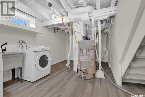 2811 Assiniboine Avenue, Regina, SK - Indoor Photo Showing Laundry Room