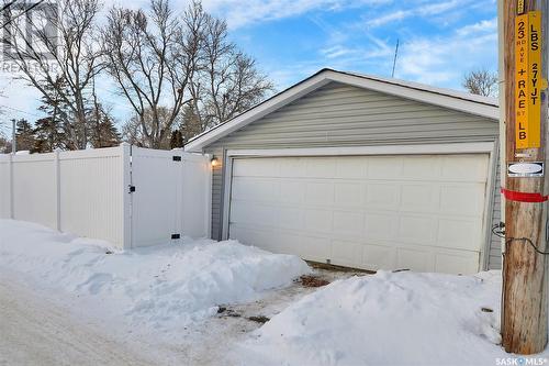 2811 Assiniboine Avenue, Regina, SK - Outdoor