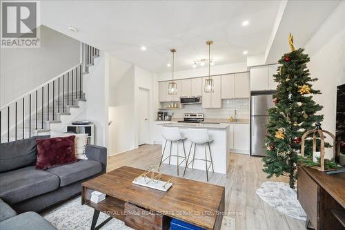 3170 Lotus Common, Burlington, ON - Indoor Photo Showing Living Room