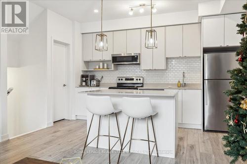 3170 Lotus Common, Burlington, ON - Indoor Photo Showing Kitchen With Stainless Steel Kitchen With Upgraded Kitchen