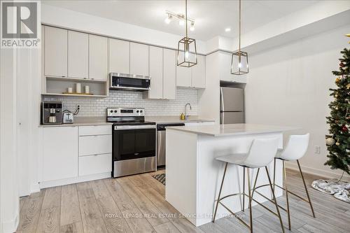 3170 Lotus Common, Burlington, ON - Indoor Photo Showing Kitchen With Stainless Steel Kitchen With Upgraded Kitchen