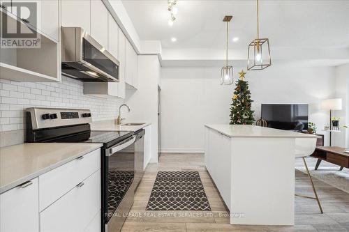 3170 Lotus Common, Burlington, ON - Indoor Photo Showing Kitchen With Upgraded Kitchen