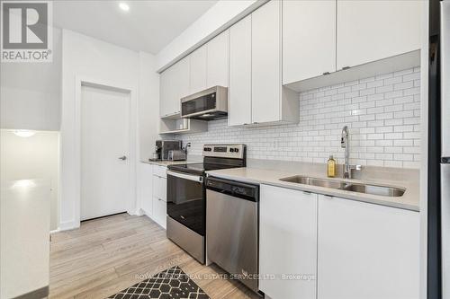 3170 Lotus Common, Burlington, ON - Indoor Photo Showing Kitchen With Stainless Steel Kitchen With Double Sink With Upgraded Kitchen