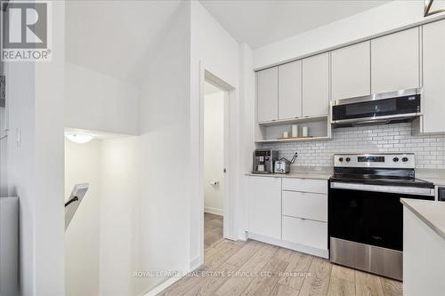 3170 Lotus Common, Burlington, ON - Indoor Photo Showing Kitchen With Upgraded Kitchen