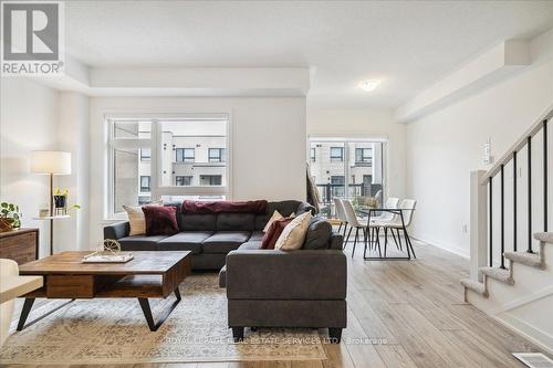 3170 Lotus Common, Burlington, ON - Indoor Photo Showing Living Room