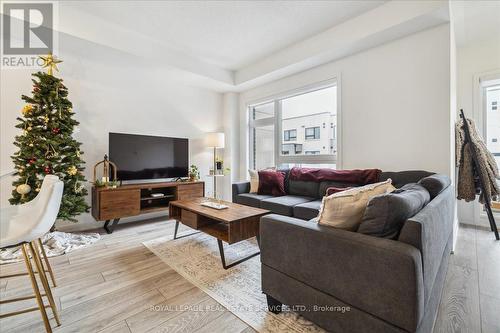 3170 Lotus Common, Burlington, ON - Indoor Photo Showing Living Room