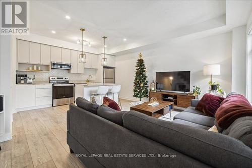 3170 Lotus Common, Burlington, ON - Indoor Photo Showing Living Room