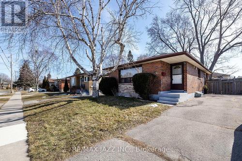 611 Athol Street E, Oshawa (Donevan), ON - Outdoor