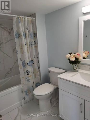 611 Athol Street E, Oshawa (Donevan), ON - Indoor Photo Showing Bathroom