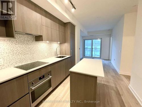 2107 - 1 Yorkville Avenue, Toronto, ON - Indoor Photo Showing Kitchen